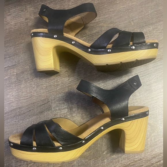 Clarks Artisan Black Leather Sandals (9M) - Picture 4 of 7